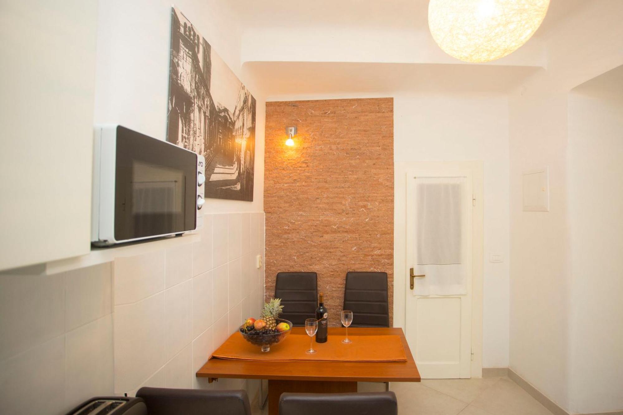 Zdrav - With Big Terrace Apartment *